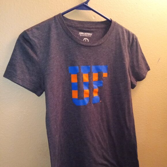 Charcoal Gray Grey UF Woman's Jones and Mitchele short sleeve Tshirt. Large. - Picture 1 of 2